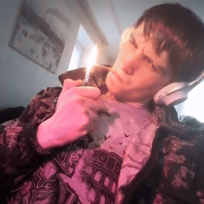 по почкам.