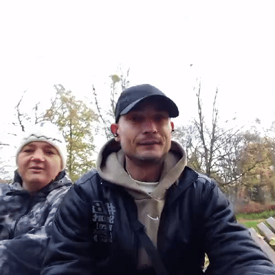 KRÓCIAK-MASZYNISTA  - W PARKU