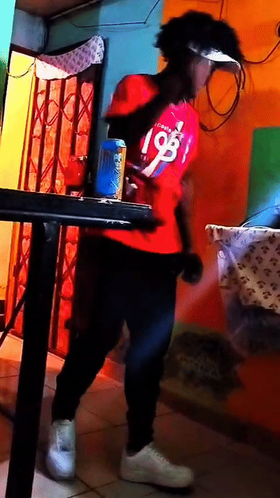 1000306054