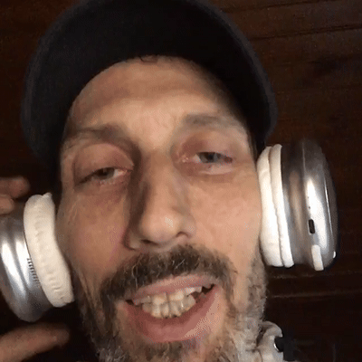 chek up the mic•1