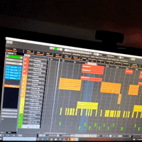 heute um 17 Uhr neuer Song !!!