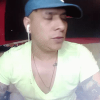 tirando un freestyle a doble tempo