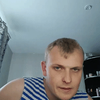 под веками 
