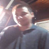 el revisen le tira una un pana