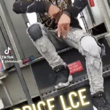 Brice Lce....Discrètement...