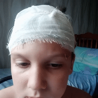 попал по виску