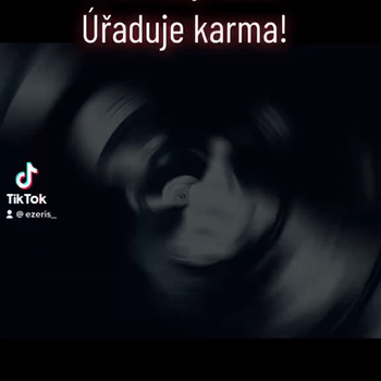 HOŘÍ TADY AUTA! ÚŘADUJE KARMA!